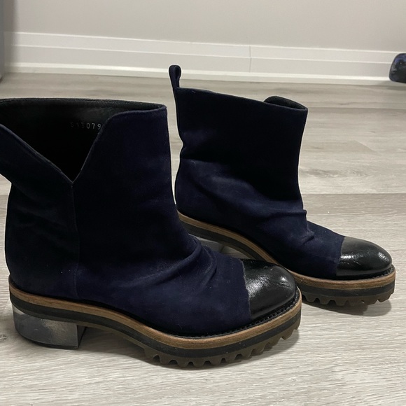 Stephen Venezia ankle boots, navy, size 8 - Picture 2 of 6